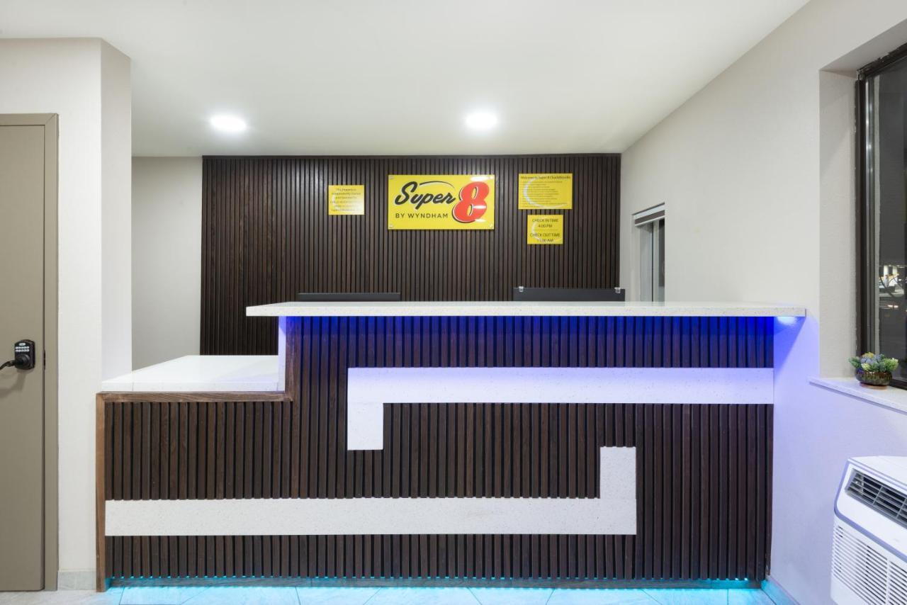 Super 8 By Wyndham Шарлотсвил Екстериор снимка